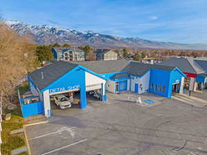 Aerial view with a mountain view