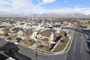 Bird's eye view with a mountain view