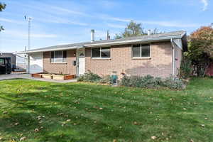 View of front of home featuring a front lawn