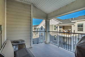 Balcony with cooling unit