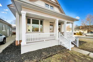 View of front of house featuring a porch