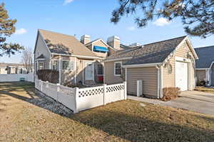 View of front of house featuring a front lawn