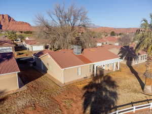 Birds eye view of property featuring a mountain view