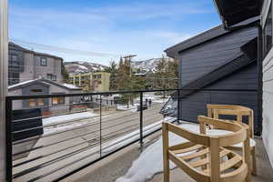 Balcony featuring a mountain view