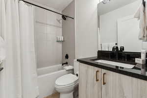 Full bathroom featuring toilet, vanity, and shower / bath combo