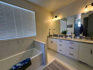 Bathroom with a bathtub and vanity