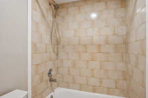 Bathroom with tiled shower / bath