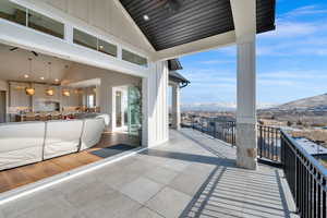 Balcony featuring a mountain view