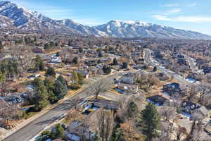 Drone / aerial view featuring a mountain view