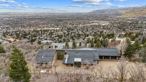 Birds eye view of property featuring a mountain view