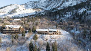 Snowy aerial view featuring a mountain view