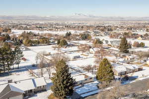 Snowy aerial view with a mountain view