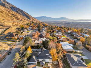 Drone / aerial view featuring a mountain view