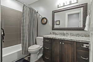 Full bathroom featuring vanity, toilet, and shower / bath combo