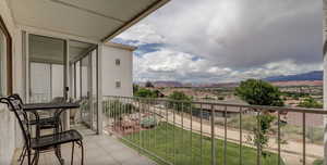 Balcony featuring a mountain view