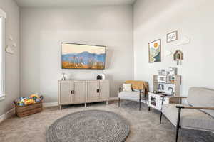 Sitting room with carpet