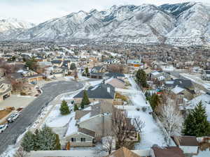 Snowy aerial view featuring a mountain view