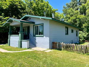 View of front of house featuring a front lawn