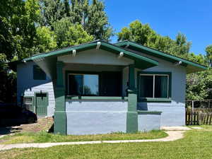 View of front of home featuring a front yard