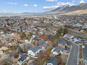 Birds eye view of property featuring a mountain view