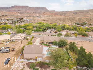 Drone / aerial view featuring a mountain view