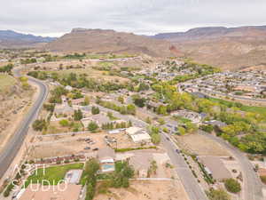 Birds eye view of property featuring a mountain view