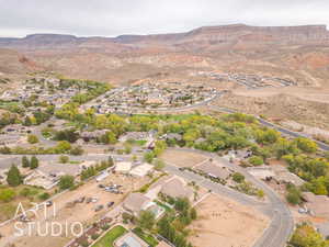 Aerial view with a mountain view