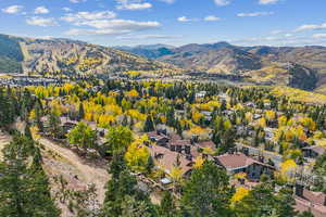 Bird's eye view with a mountain view