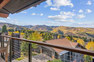 Balcony featuring a mountain view