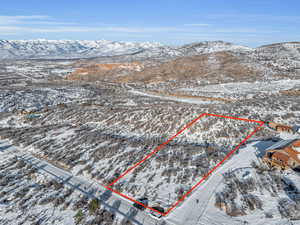 Snowy aerial view with a mountain view