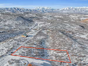 Snowy aerial view with a mountain view