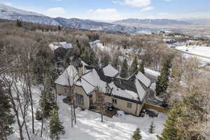 Snowy aerial view with a mountain view