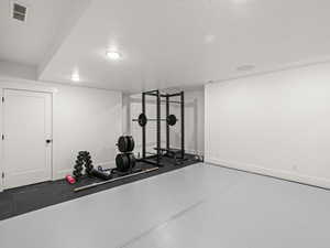 Exercise area with a textured ceiling