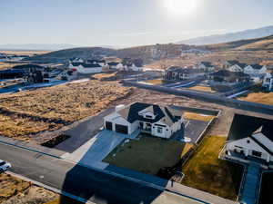 Drone / aerial view featuring a mountain view