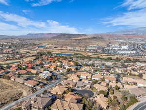 Aerial view with a mountain view