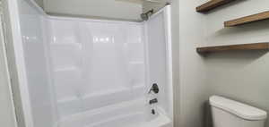 Main Bathroom tub / shower