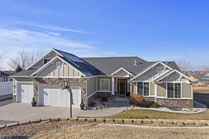 Craftsman house with a garage