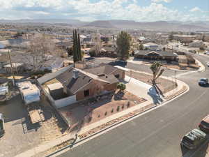 Birds eye view of property featuring a mountain view