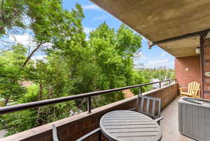 Balcony with cooling unit