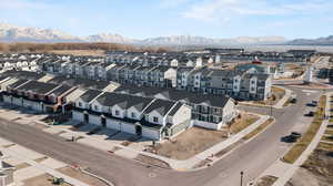 Aerial view with a mountain view