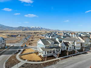 Bird's eye view with a mountain view