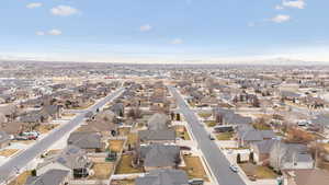 Birds eye view of property featuring a mountain view