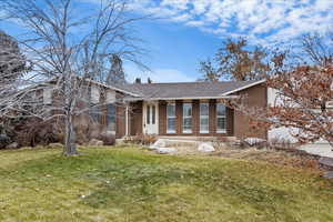 View of front of home featuring a front yard