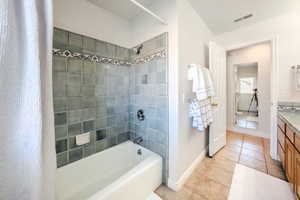 Tiled tub/shower.