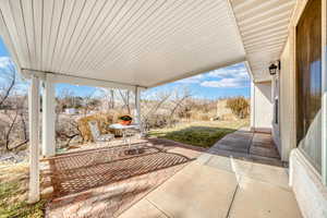 Covered patio. mountain view