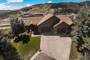 Bird's eye view with a mountain view