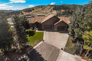 Aerial view with a mountain view