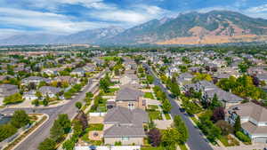 Bird's eye view with a mountain view