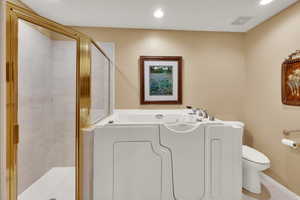 Walk-in tub / separate shower