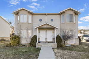 Multi unit property featuring a front yard